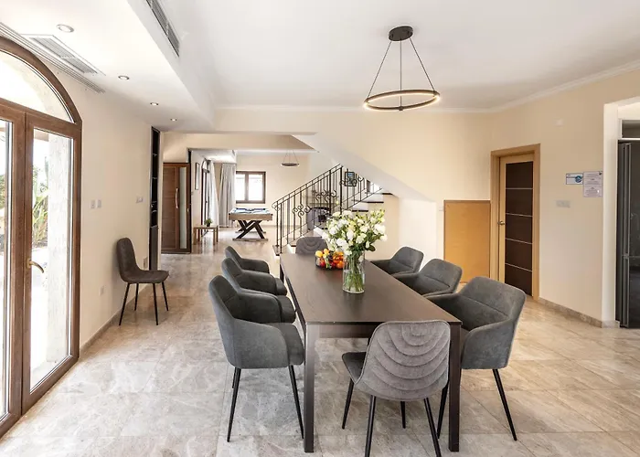 Villa Sunnyvillas: 4br Seafront Villa*private Pool*bw44 *